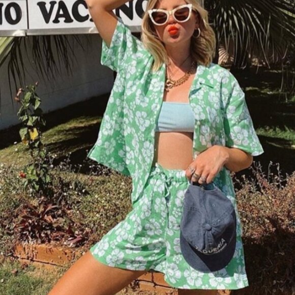 Holiday the Label (Em on Holiday) Linen Shorts Size S - Picture 2 of 6